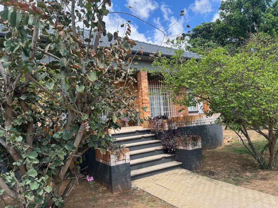 4 Bedroom Property for Sale in Viljoenskroon Free State